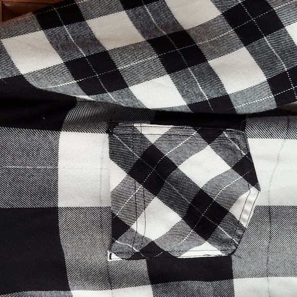 -🆕 Maurices Plaid Flannel XL Shirt Black White Silver Metallic Long Sleeve, NEW - Picture 3 of 9